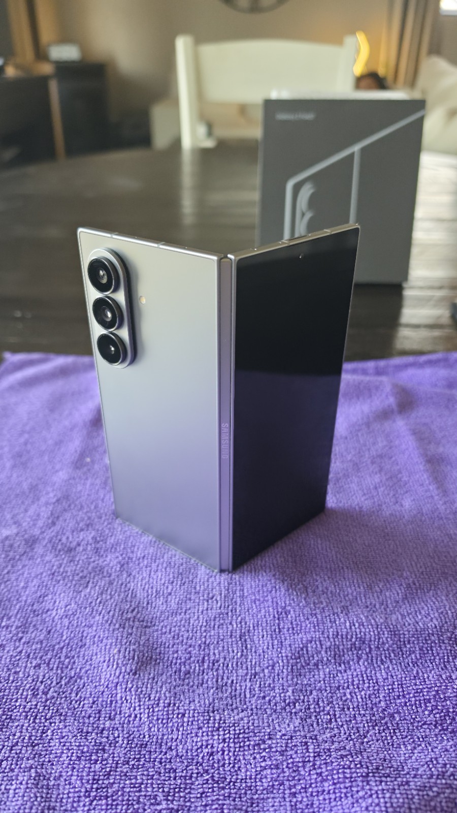 Samsung Galaxy Z Fold7 512 GB Silver Shadow (Unlocked) Excellent +4 Free Cases
