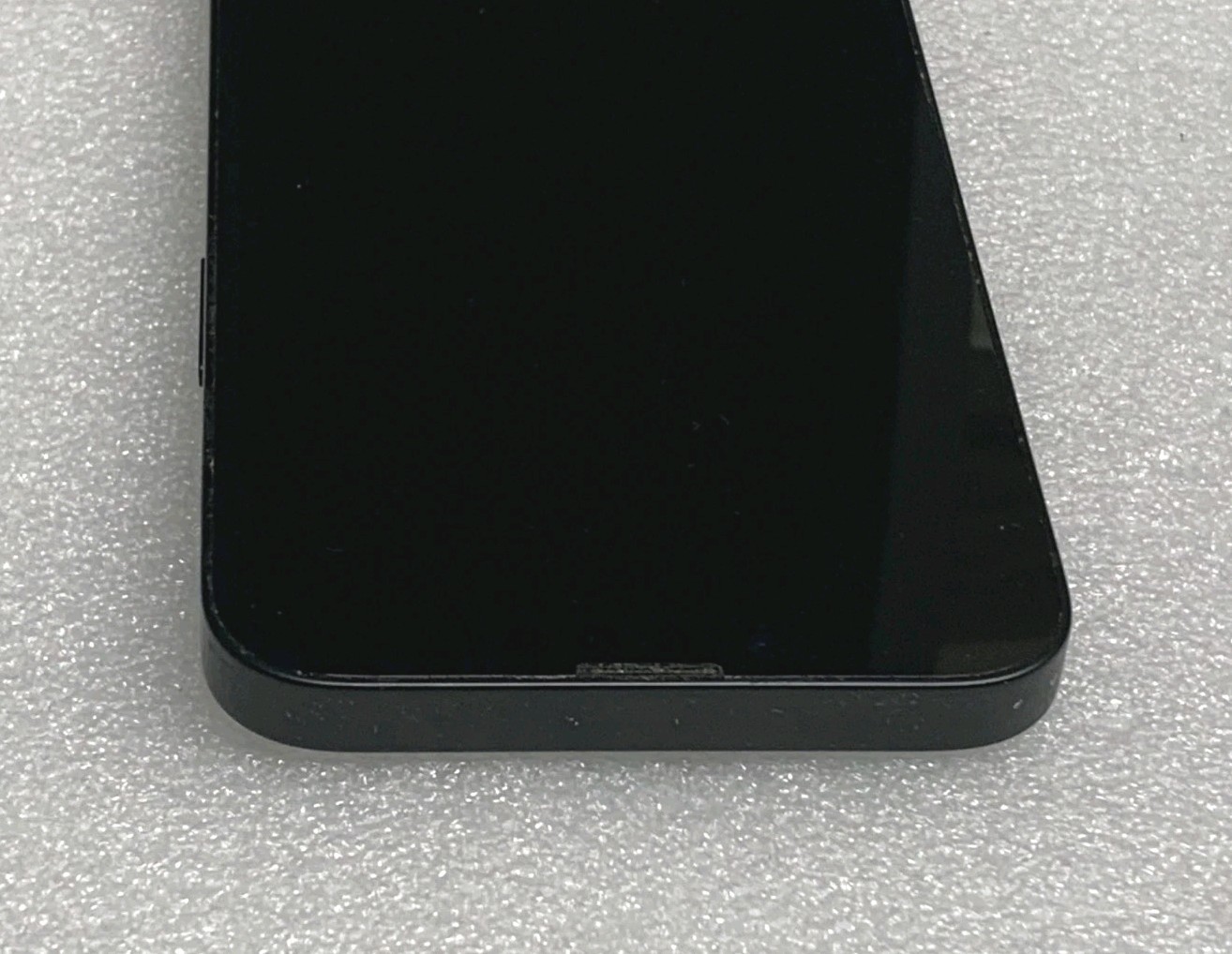 Apple iPhone 16e MD0D4LL/A, 128GB – Black – LOCK Unknow Carrier