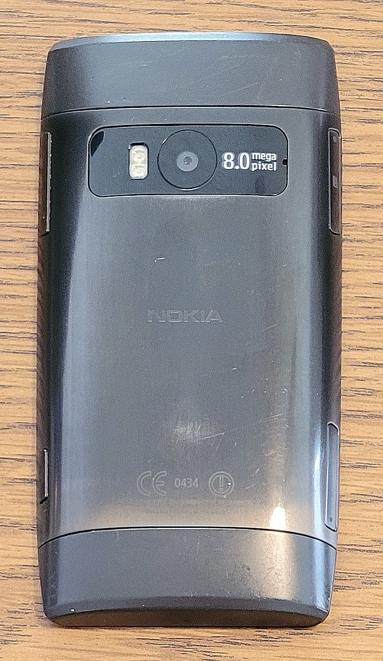 Nokia X7-00 – Gray and Black ( Rogers ) Very Rare GSM Symbian Smartphone-Bundled