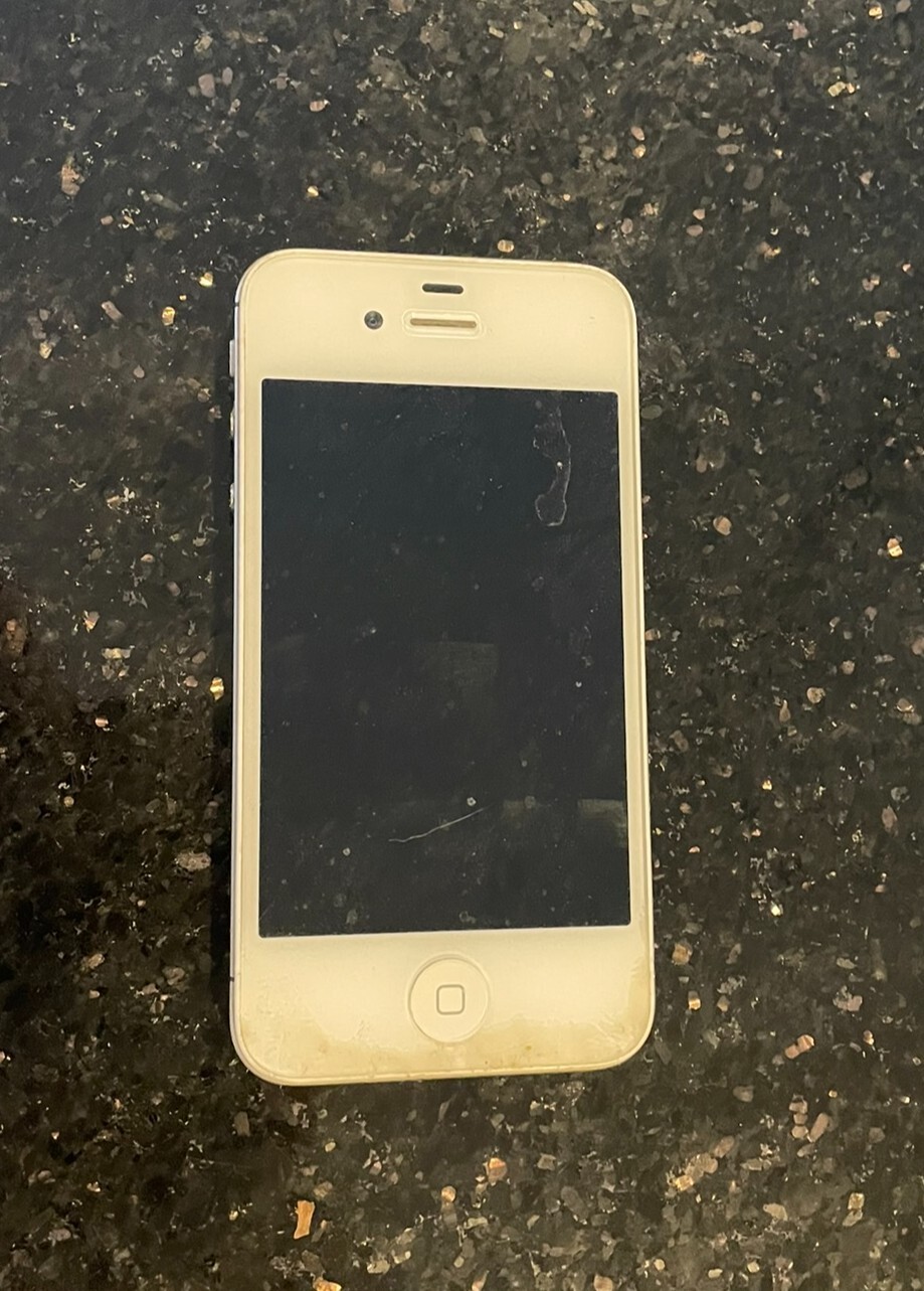 Apple iPhone 4s – 16GB – White (AT&T) A1387 (CDMA + GSM)