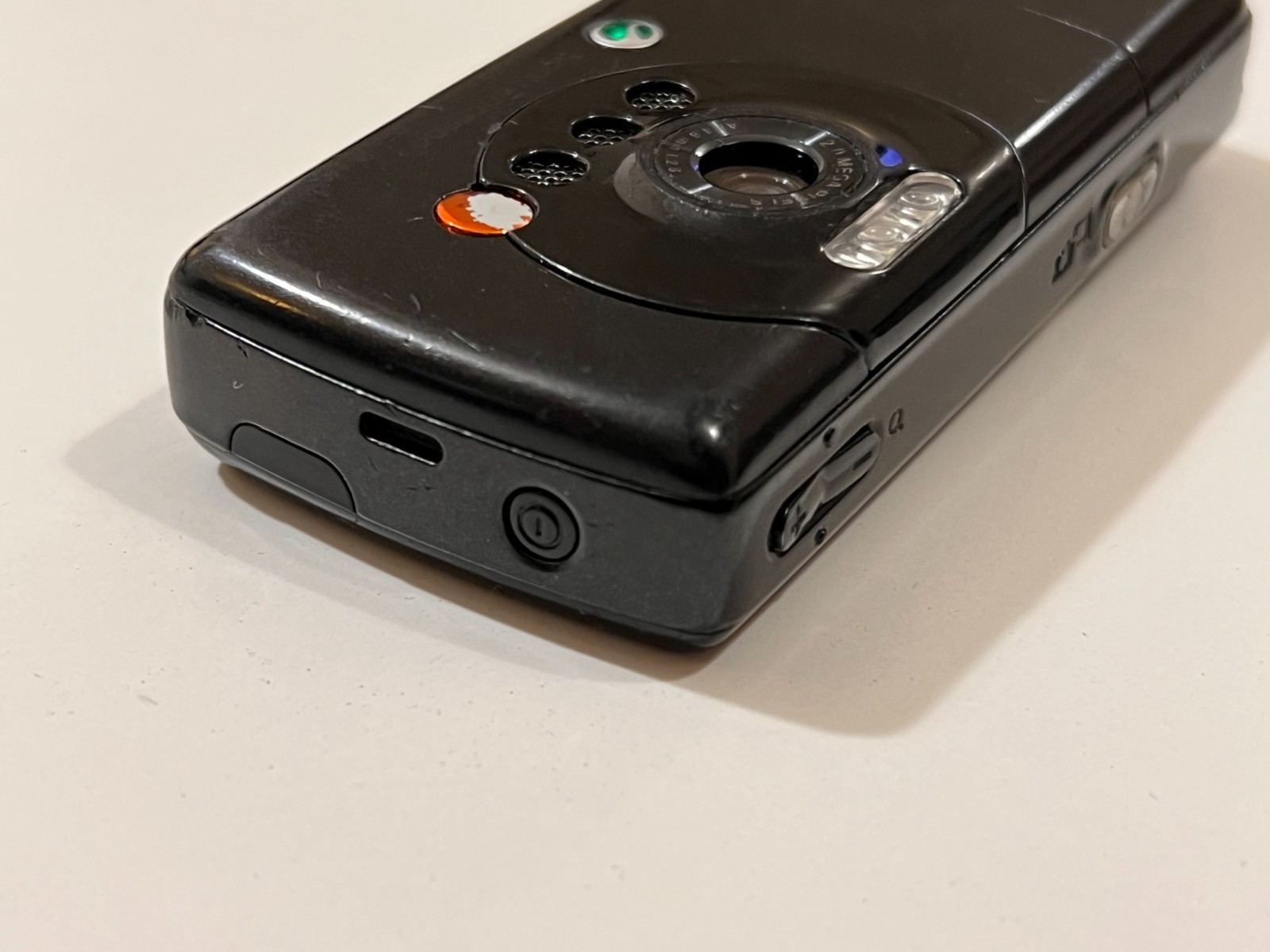 Sony Ericsson W810 – 20 MB – Satin Black (Unlocked)