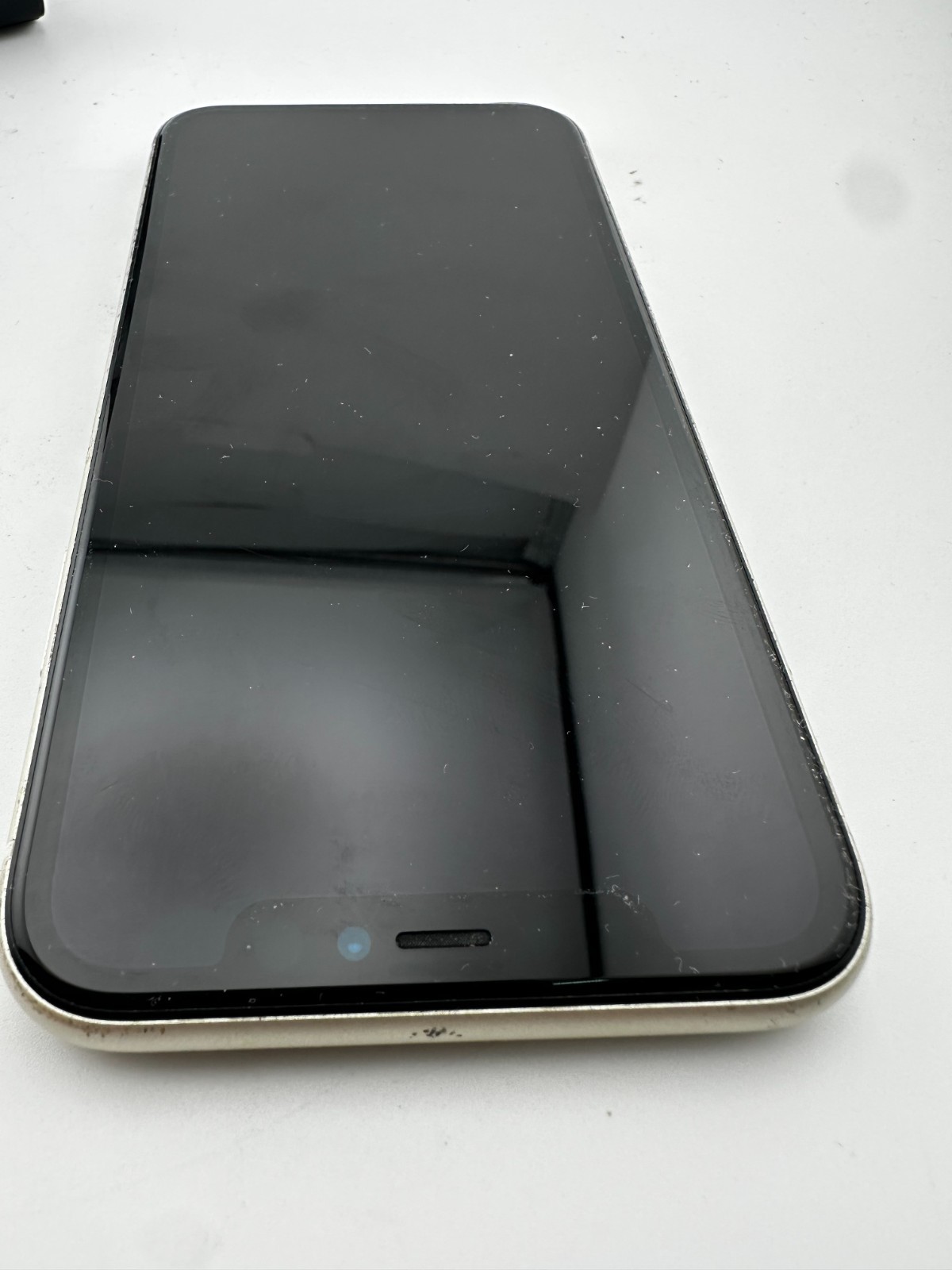 Apple iPhone 11 – 64GB – White (Unlocked) Please Read Description