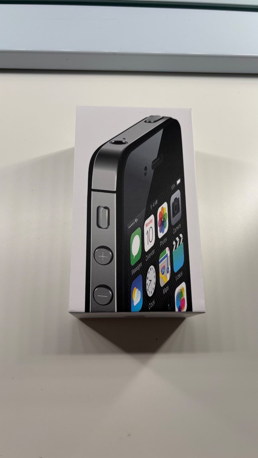 Apple iPhone 4s – 64 GB – Black (Unlocked)
