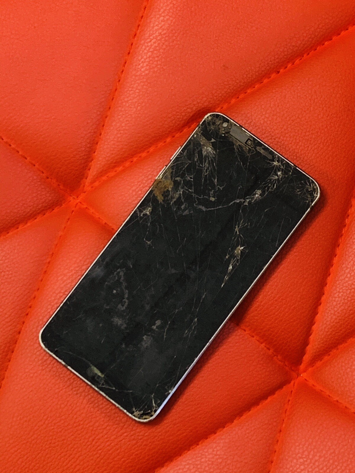 LG G6 32GB BLACK CRACKED GLASS NO POWER BAD LCD