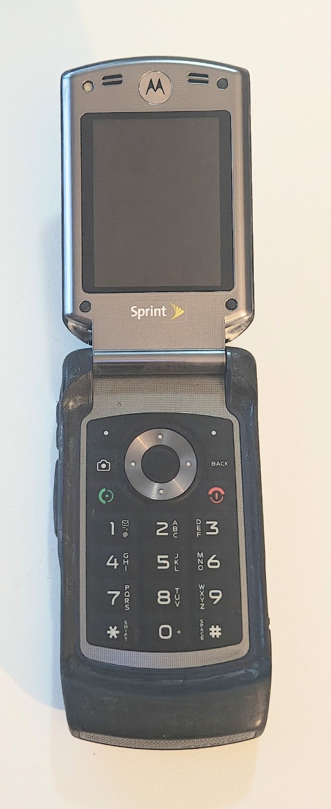 Motorola Renegade V950 – Black & Silve ( Sprint / Nextel ) Cellular Phone