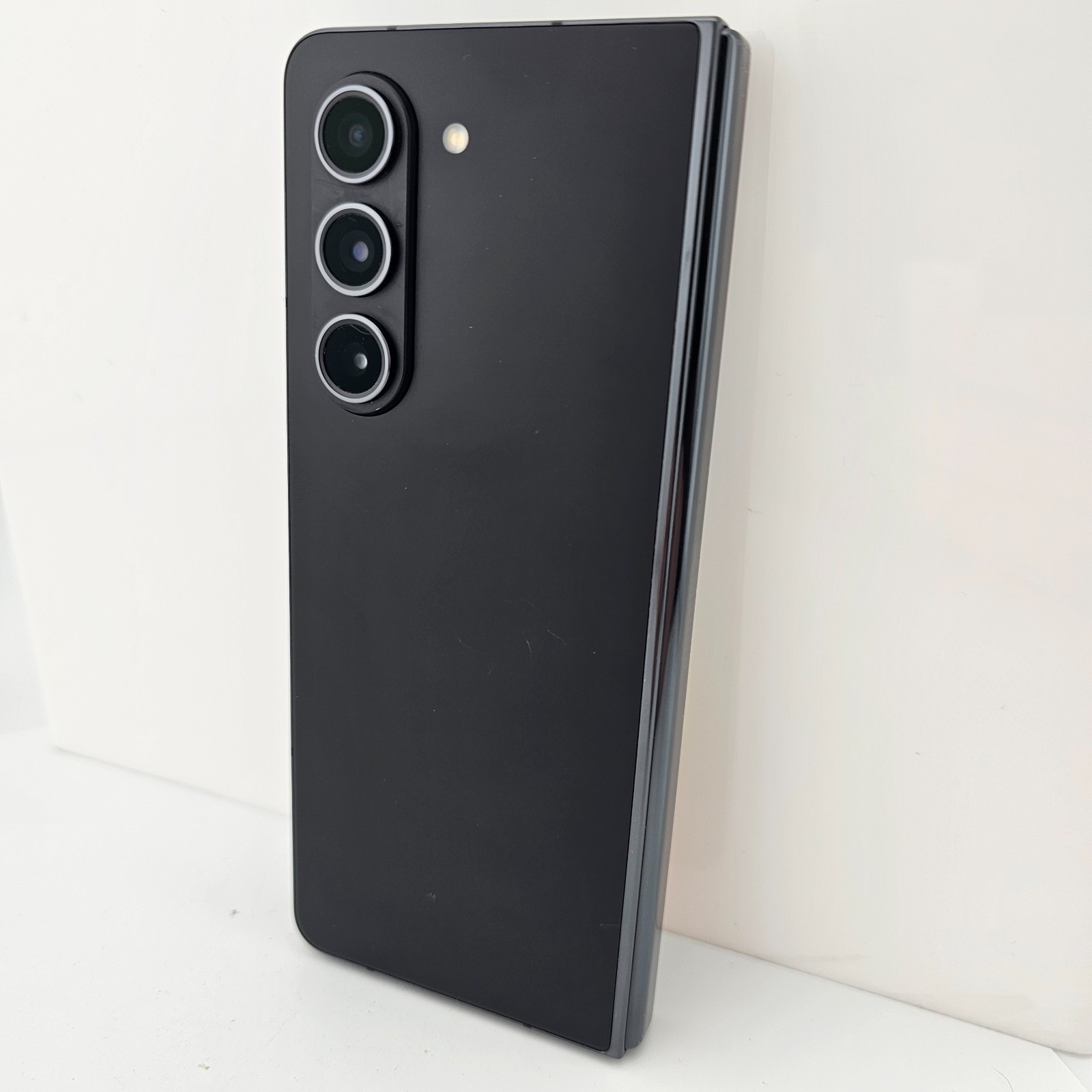 Samsung Galaxy Z Fold 5 5G – SM-F946U – Unlocked 256GB Black – LCD Black Spot