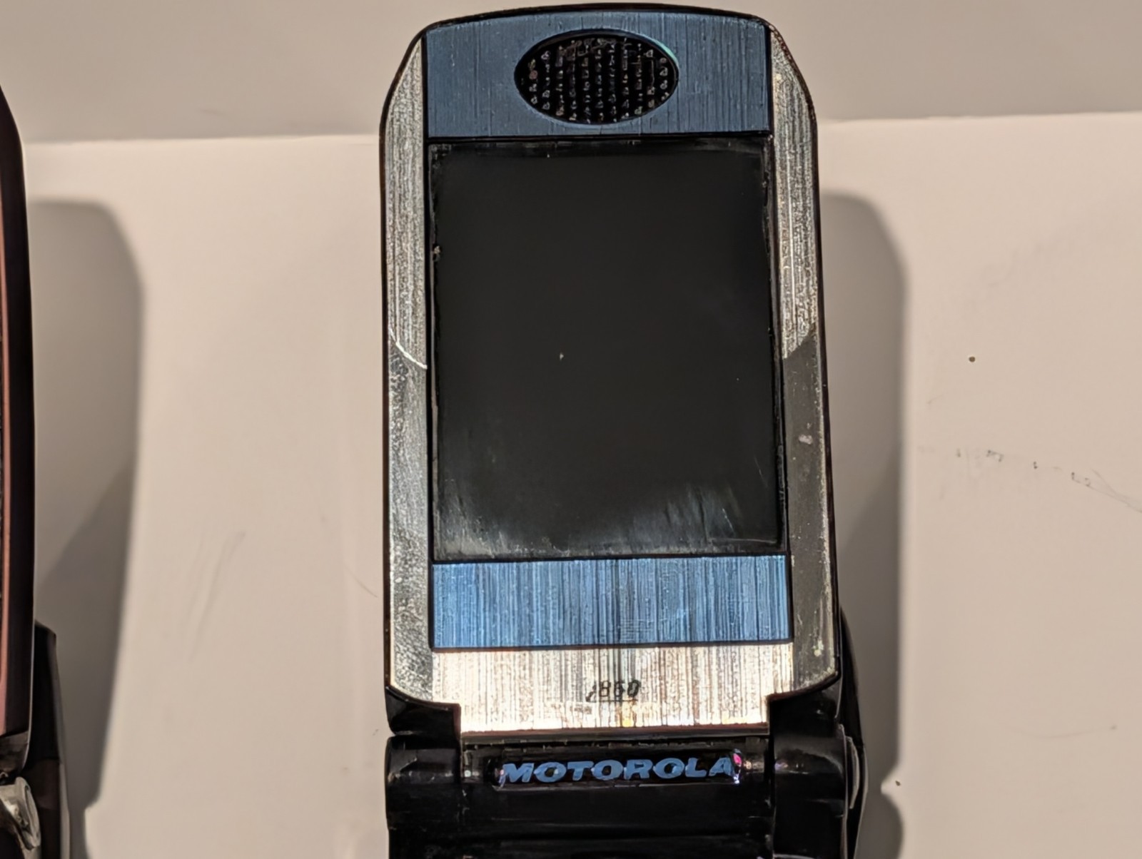 Motorola i880 and i860 Vintage Flip Phones – Untested for Parts