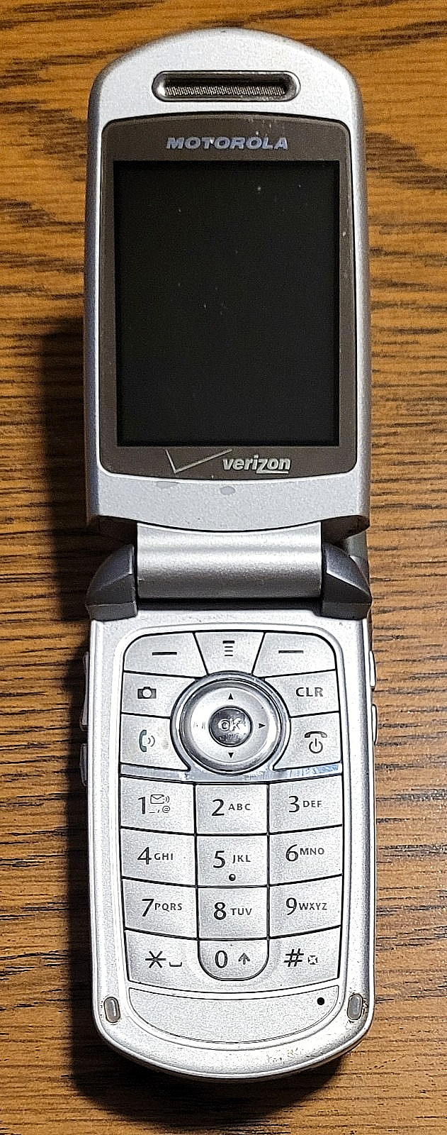 Motorola E815 – Silver & Gray ( Verizon ) Rare Cellular Flip Phone – Great Shape
