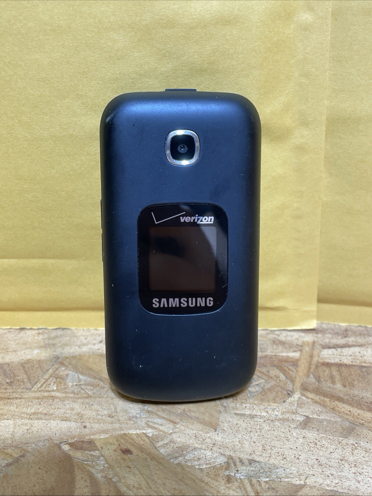 Samsung Gusto 3 SM-B311V 32MB – Black (Verizon) Flip Phone – Tested (No Battery)