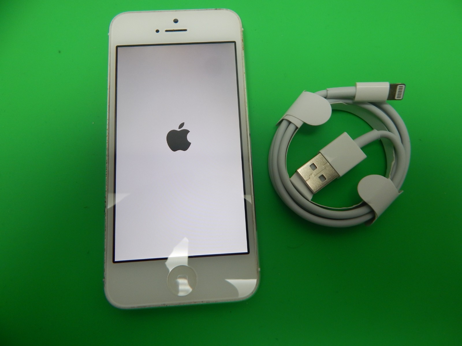 Apple iPhone 5 16GB A1429 (Unlocked) White FREE BUNDLE & SHIPPING