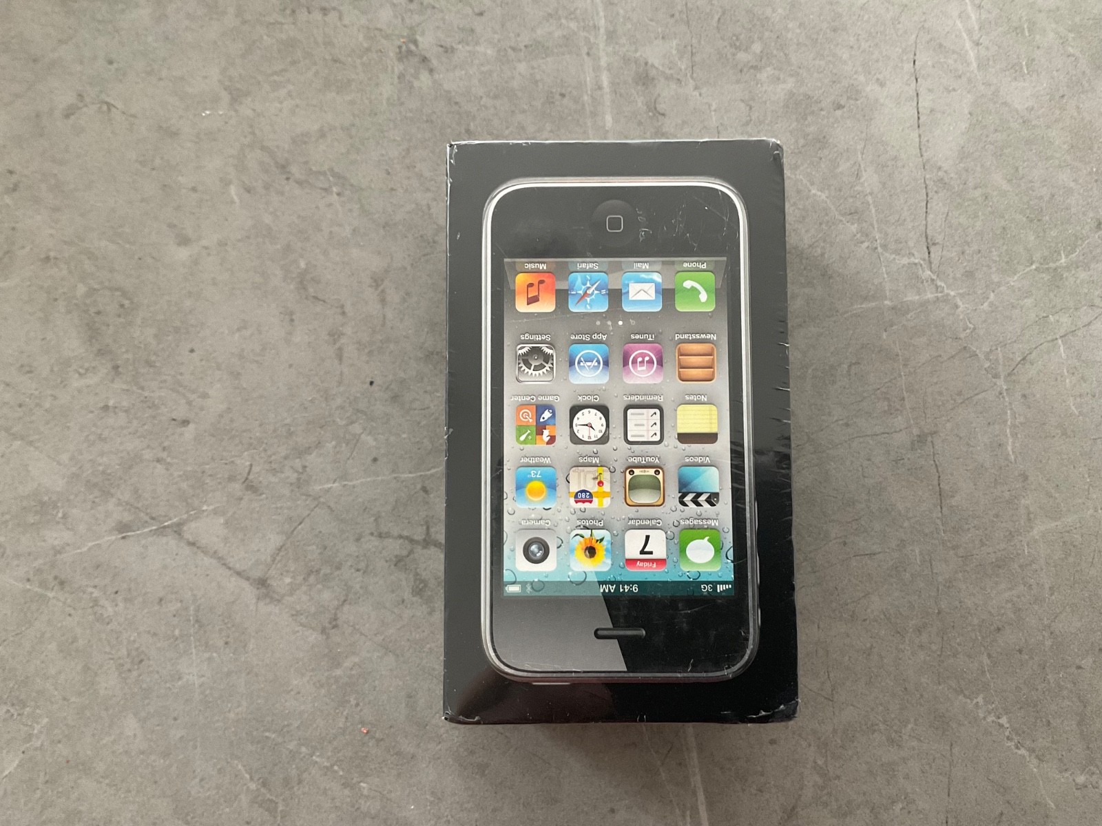 Apple iPhone 3GS – 8 GB – Black (Unlocked)