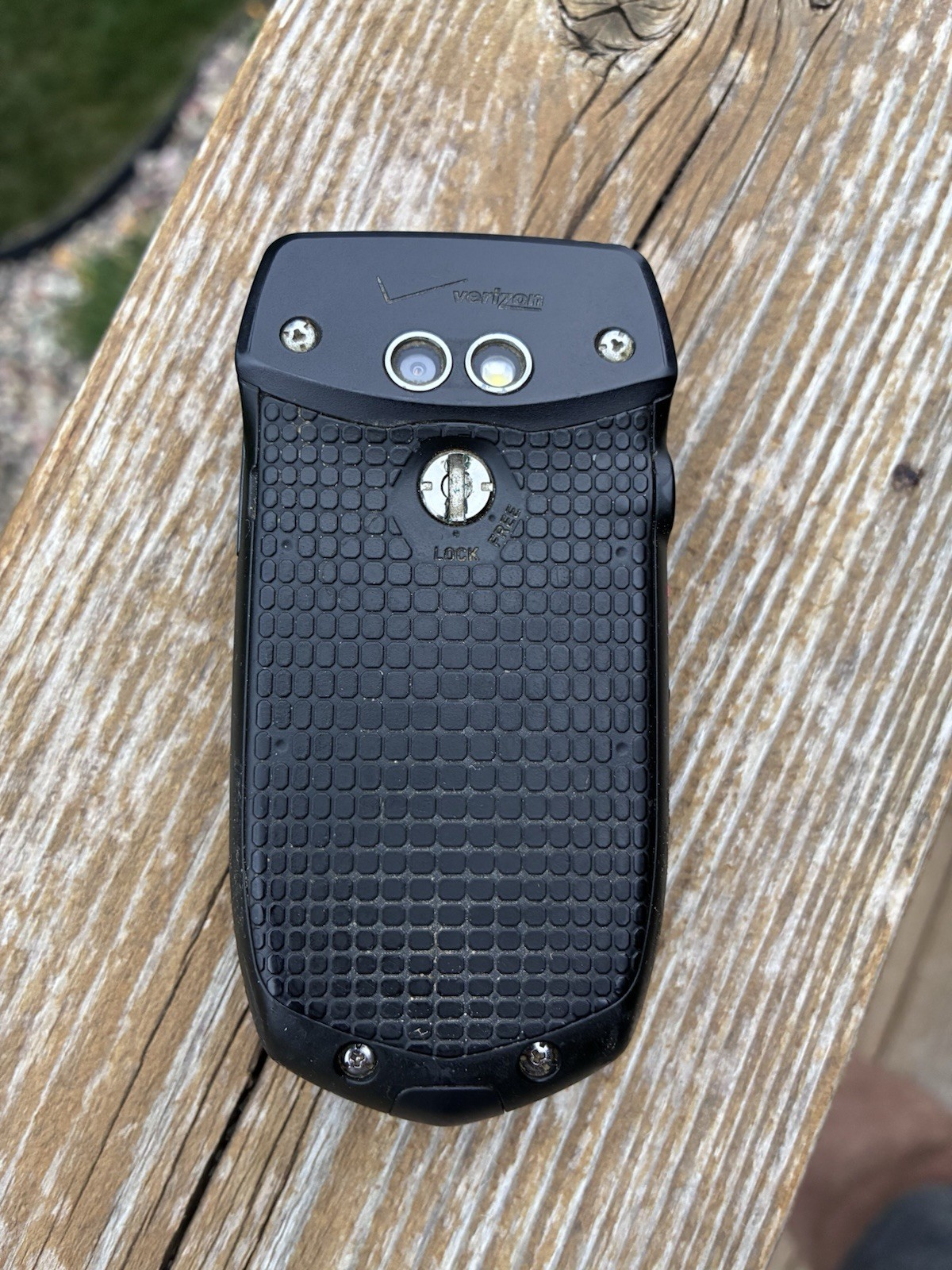 Casio G’zOne Rock Mobile Flip Phone – Works Good