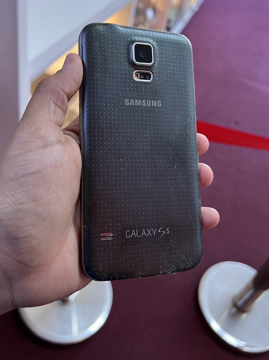 Samsung Galaxy S5 – 16 GB – Charcoal Black (AT&T) Read description!￼