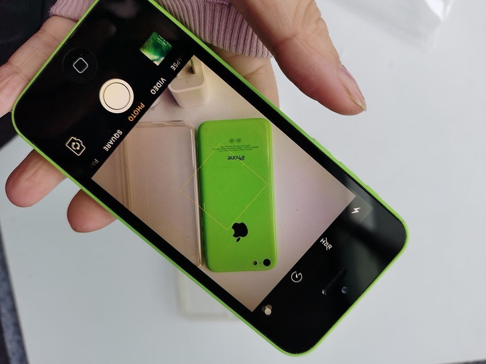 Apple iPhone 5c – 8 GB / 16 GB / 32GB – Green (Unlocked) Appearance 90% N ew