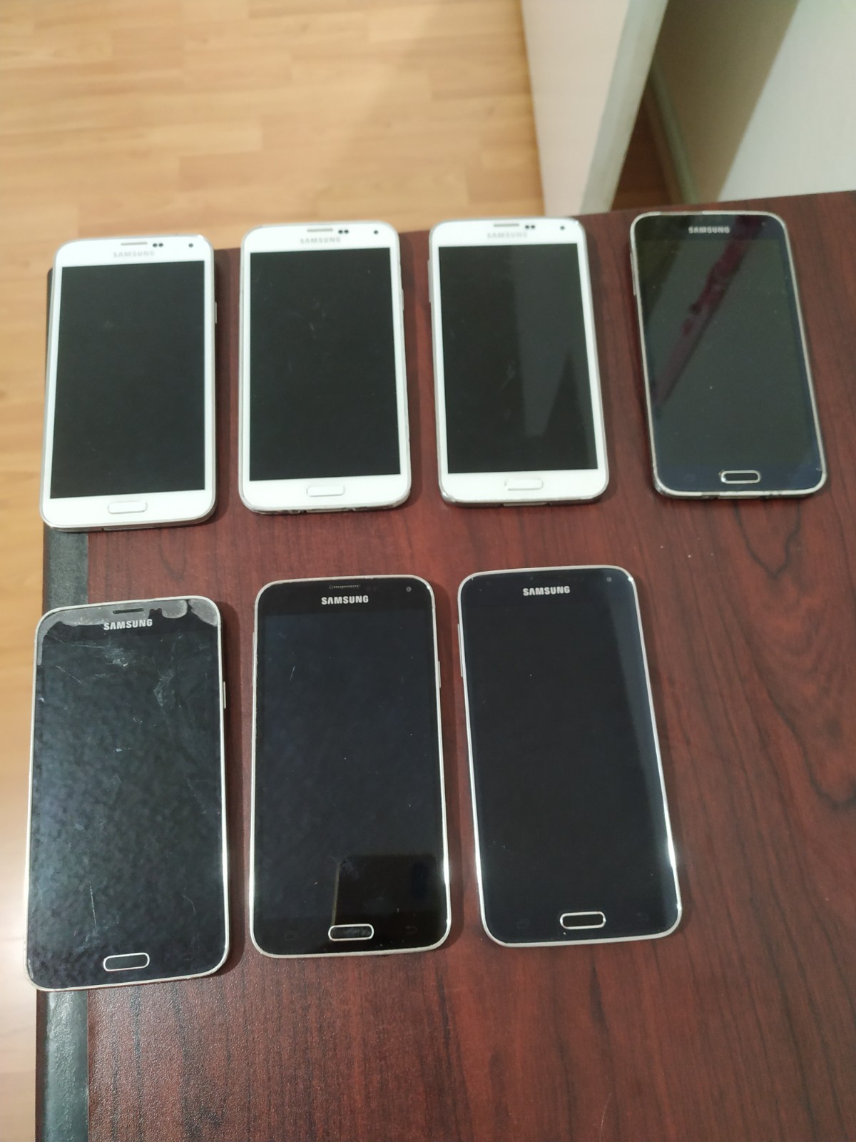 Lot of 7 Samsung Galaxy S5 SM-G900T and SM-G900V 16GB For parts