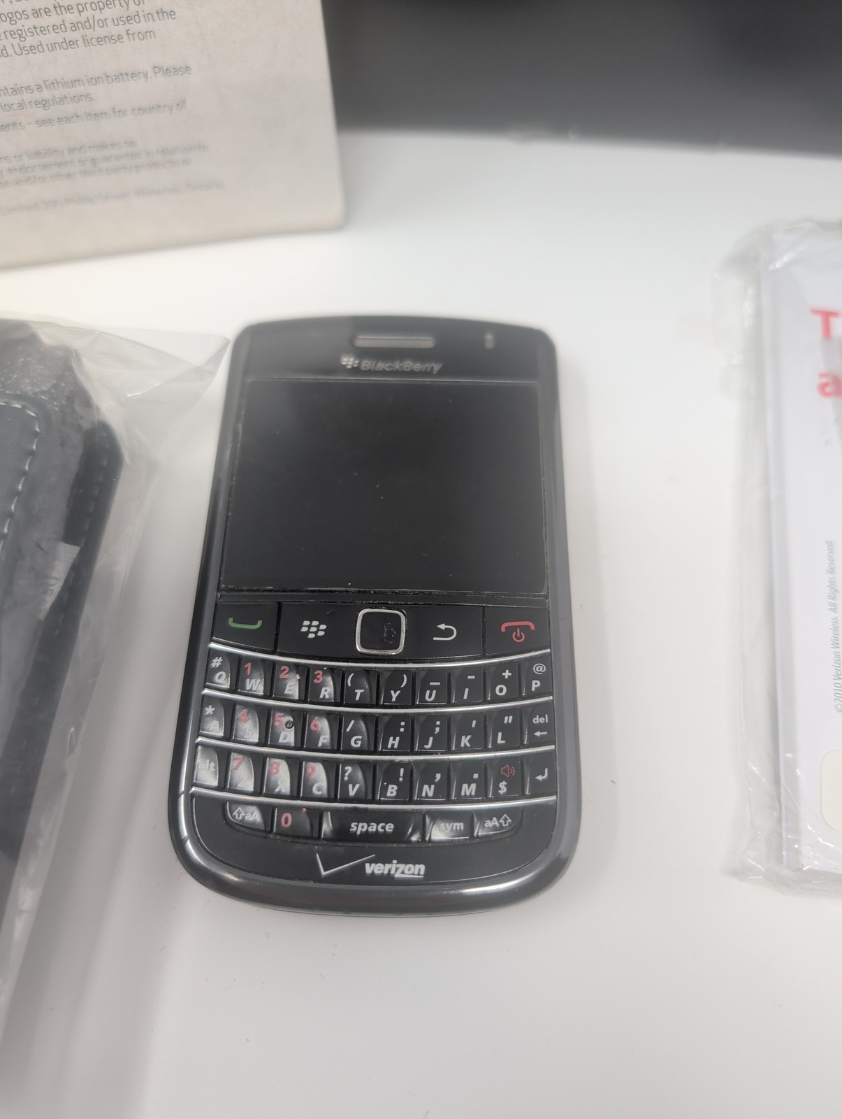 BlackBerry Bold 9650 512MB Verizon QWERTY Smartphone Box Holster Headset