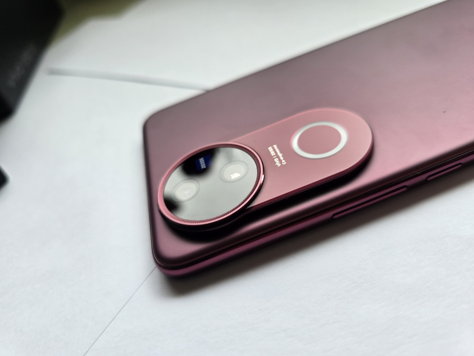 vivo V50 Unlocked Red 256GB 12GB RAM 6.78in 50MP Android , ZEISS 5g