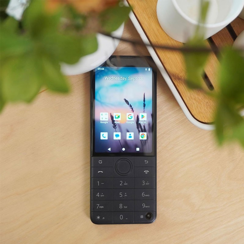 Unlocked QIN F22 PRO 4G LTE MINI Android 12 Smartphone Phone Keypad Lightweight