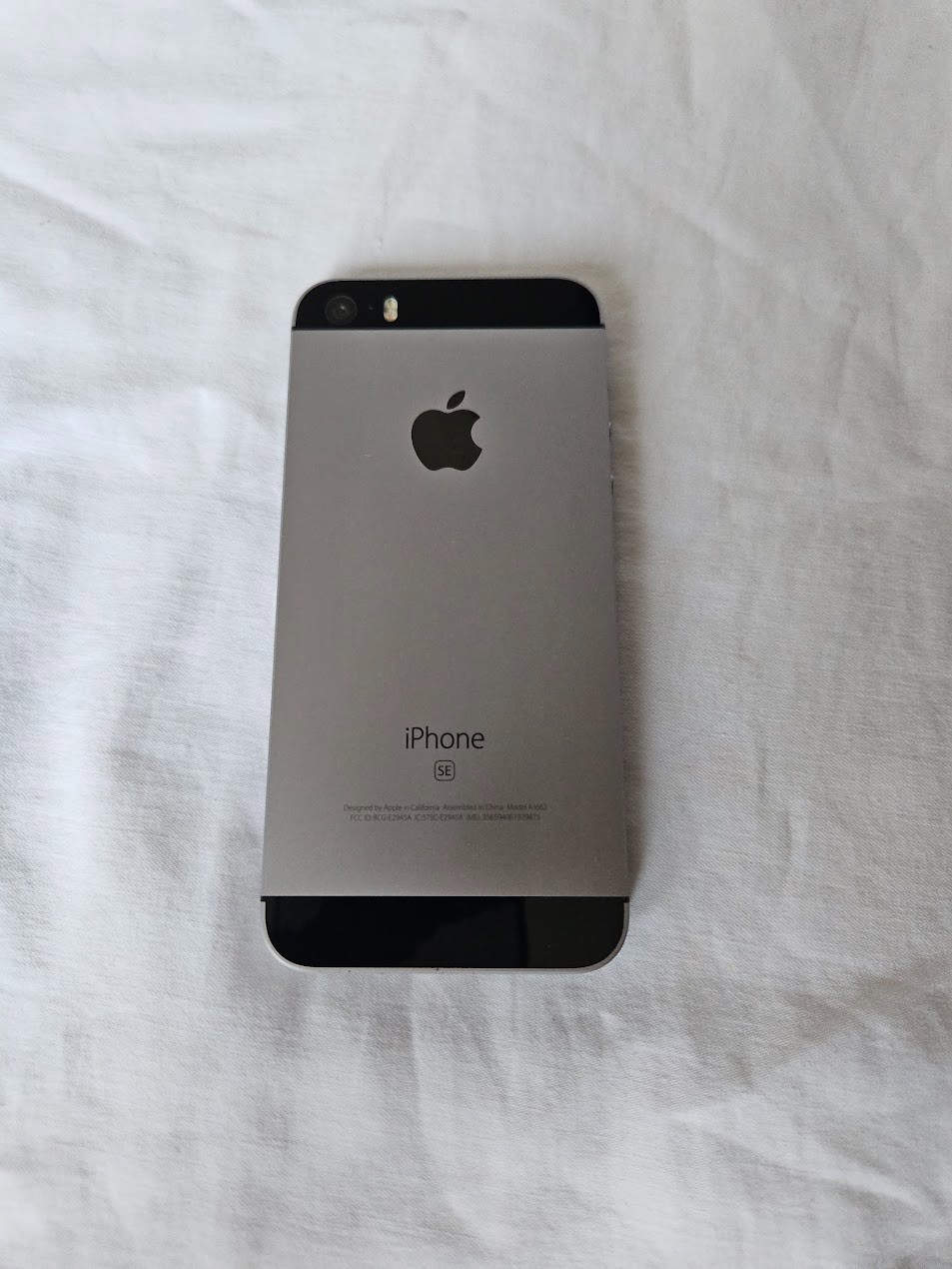 Apple iPhone SE – 32 GB – Space Gray (Unlocked) – MMX53LL/A