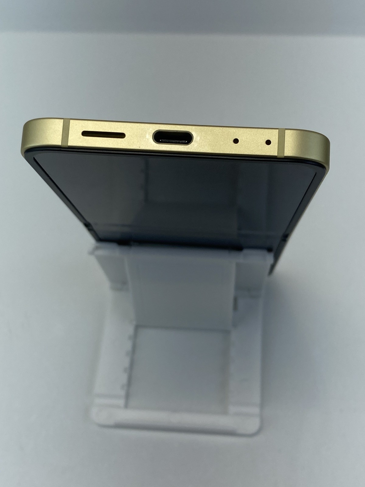 Samsung Galaxy Z Flip6 SM-F741U1 256GB Yellow Clean ESN Unlocked device