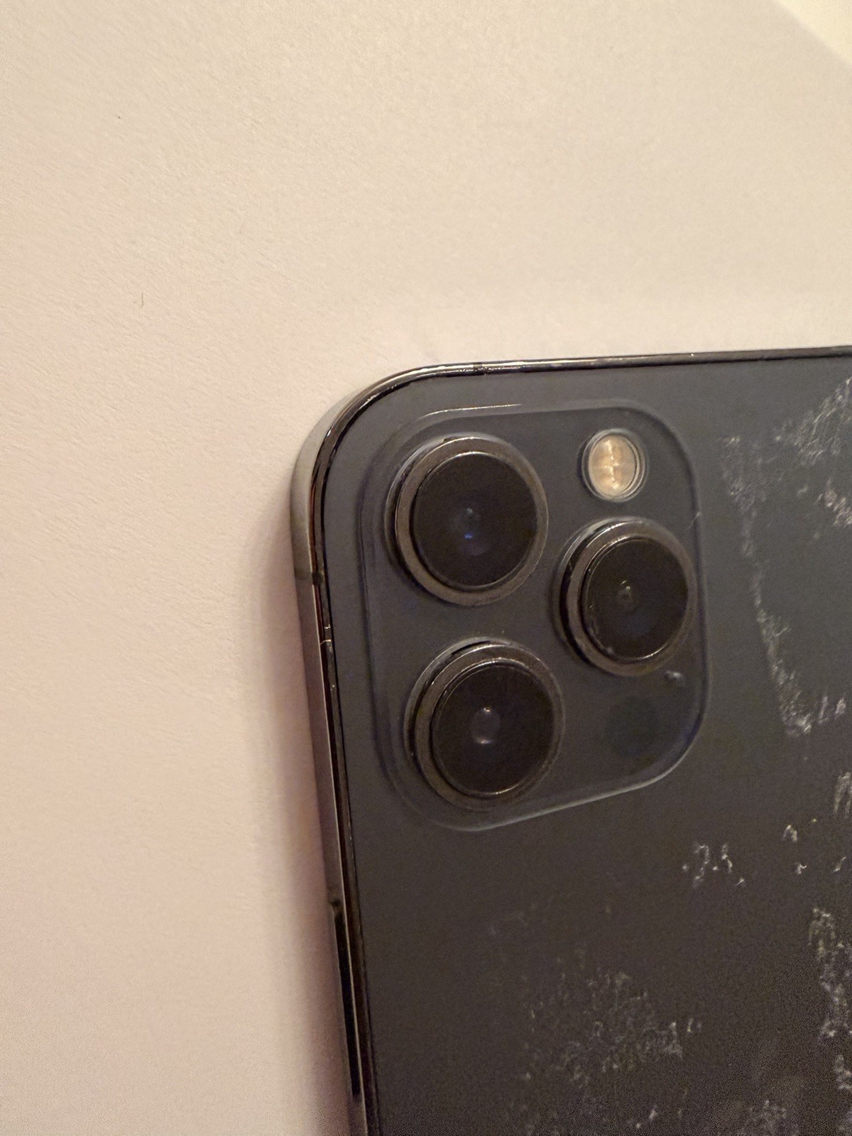 Apple iPhone 12 Pro Max – 256 GB – Graphite (Unlocked) For parts- read -A2342