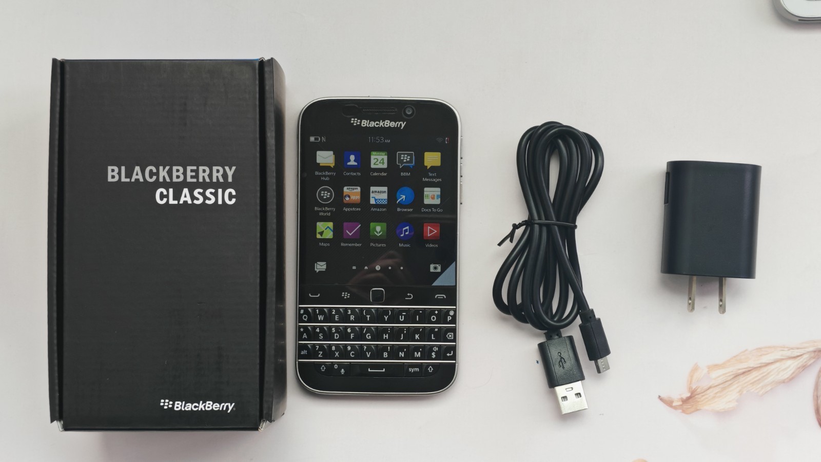 BlackBerry Classic Q20 16GB UNLOCKED Keyboard Smartphone Random Color