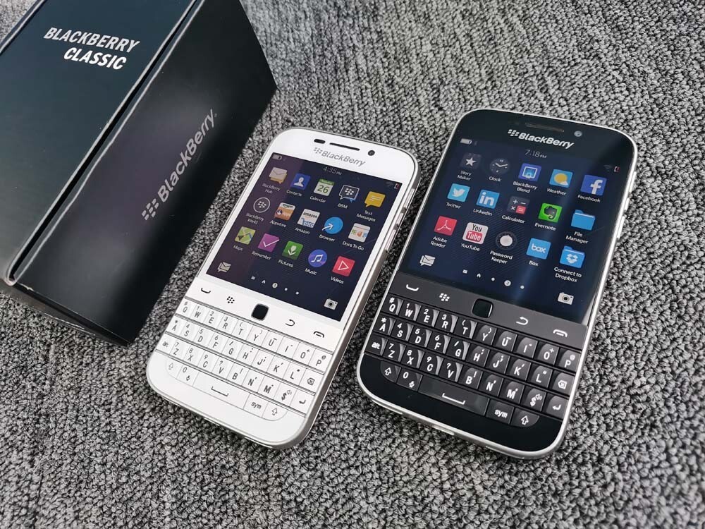 BlackBerry Classic Q20 (SQC100-2) Smart phone 16GB Unlocked GSM 4G LTE Keyboard