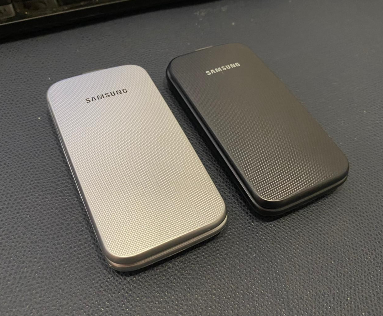 2 Working Samsung GT-C3520 Cell Phone Gray Black With Charger