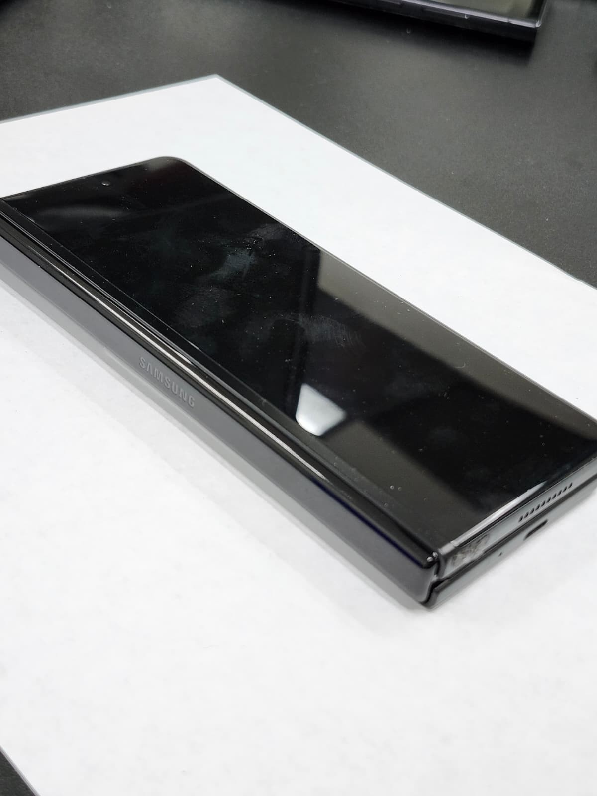 DEFECTIVE – Galaxy Z Fold3 5G – 256 GB – Black – T-Mobile – 11709