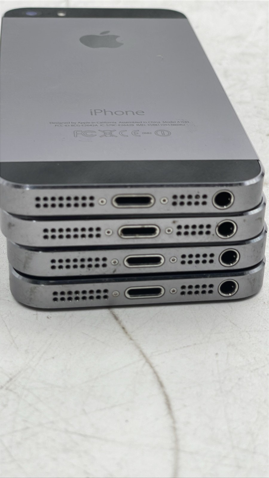 Apple iPhone 5s A1533 iOS Smartphone 4″ Retina Display Cell Phone Lot of 4