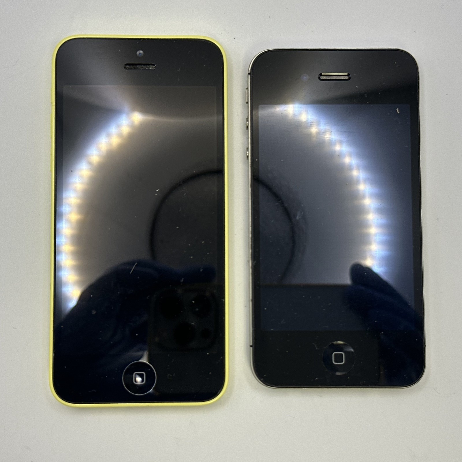 Lot Of 2 Apple iPhones – A1387 & A1532 – A19