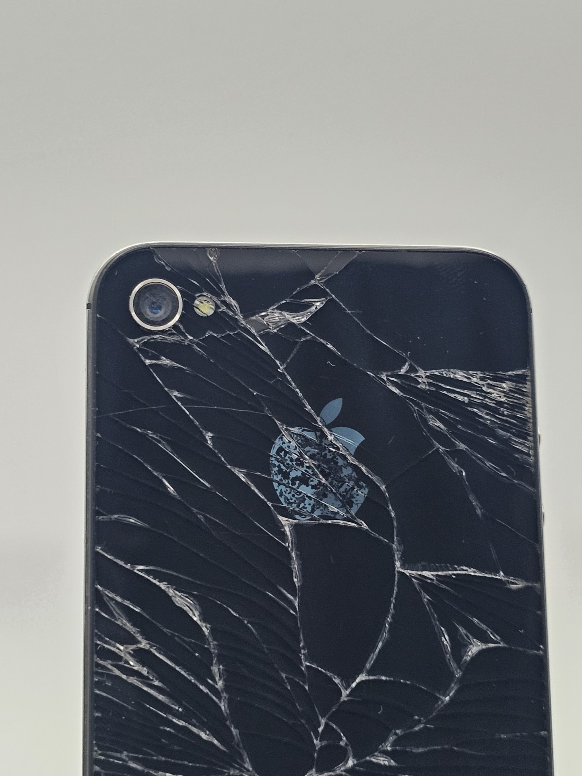 Apple iPhone 4s – 8GB – Black (Verizon) A1387 (CDMA + GSM)