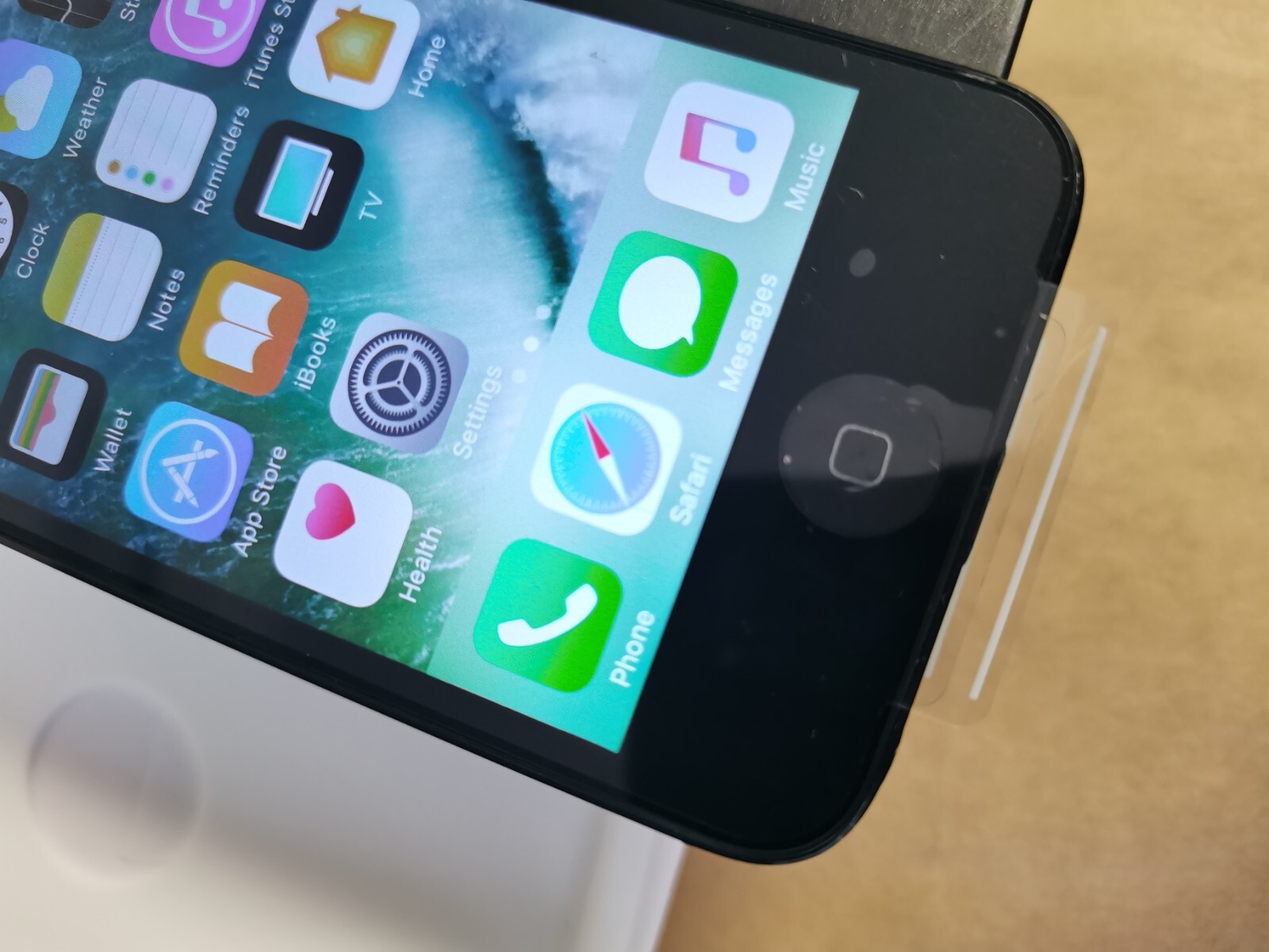 99% New Apple iPhone 5 – 64GB – Black & Slate (Unlocked) A1429 (GSM)