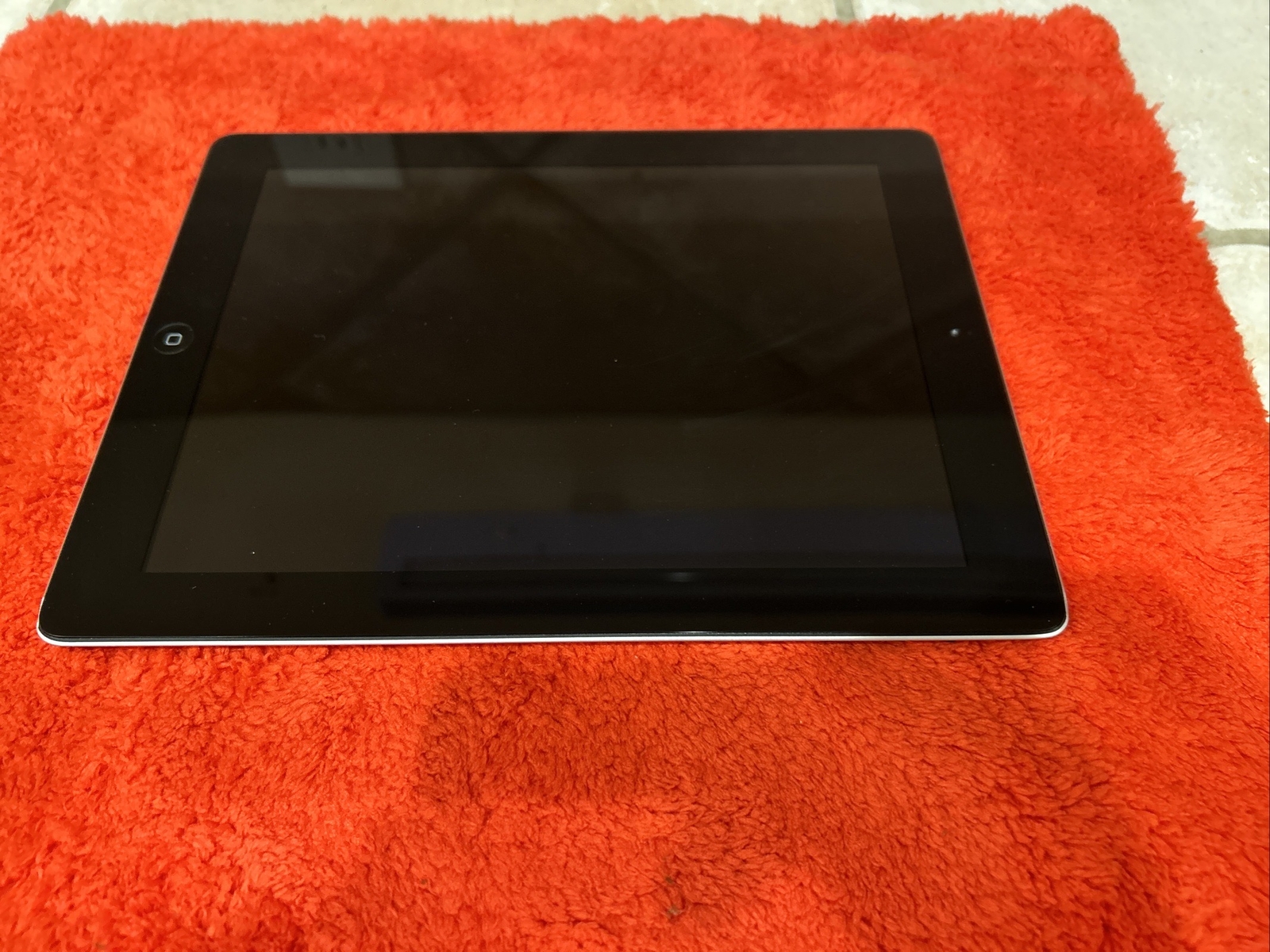 iPad – 16gb – Silver/Black – A1395