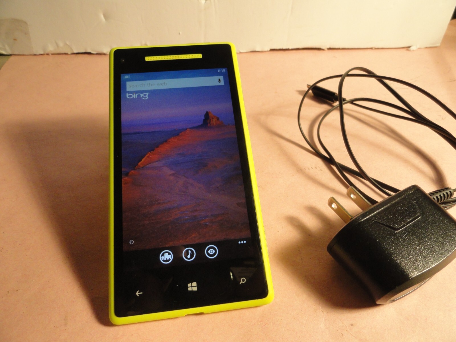 HTC BING LIME GREEN CELL PHONE P/N99HSK017-00 SKU S040A POWERS UP UNLOCKED