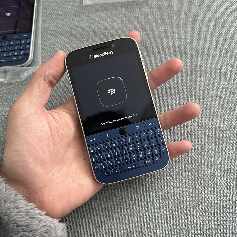 BlackBerry Classic Q20 16GB+2GB RAM Unlocked 4G LTE Qwerty Keyboard Mobile Phone