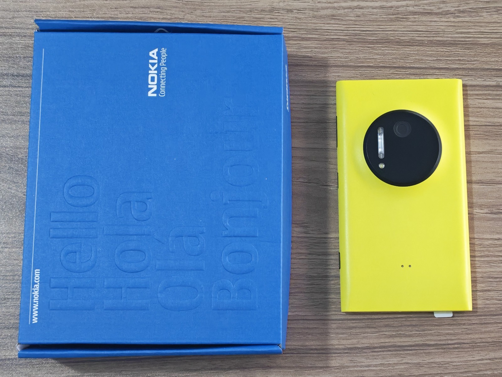 Excellent Nokia Lumia 1020 Nokia 909 Unlocked 32 GB Microsoft Phone Random Color