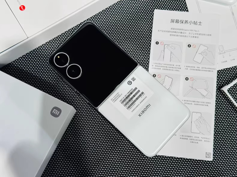 Xiaomi Mix Flip 2 5G Foldable 6.86″ Android 15 Google Unlocked