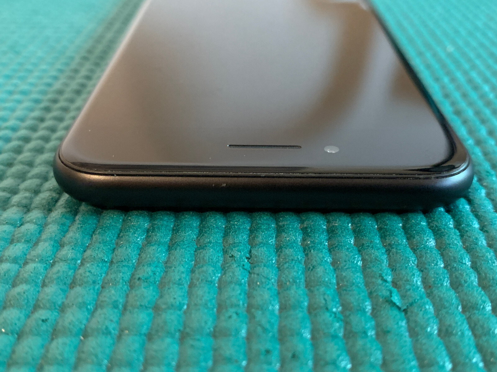 Apple iPhone 7 – 32GB – matt black (Unlocked) A1660 (CDMA + GSM)