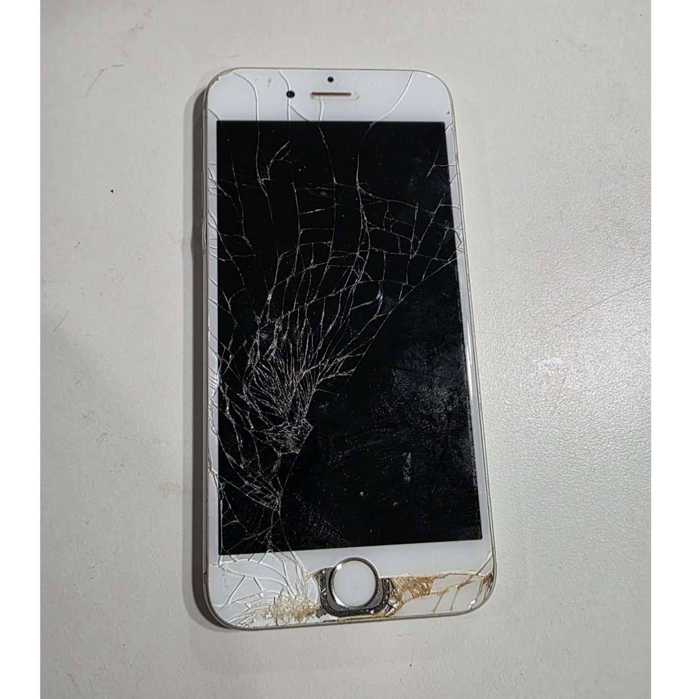 Apple iPhone 6 A1549 64GB Silver 4.7in 8MP Cracked Screen For Parts