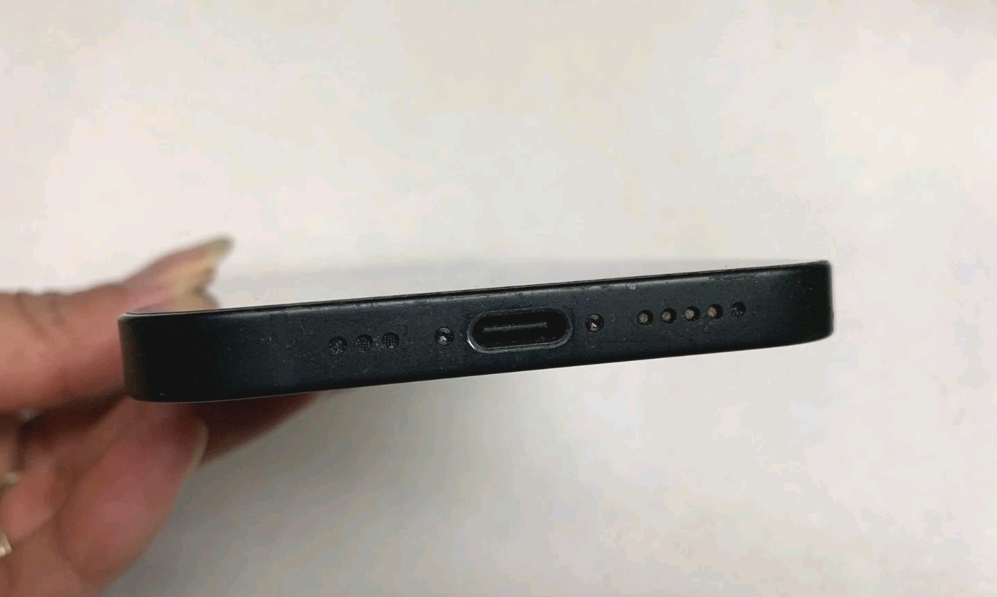 Apple iPhone 16e MD0D4LL/A, 128GB – Black – LOCK Unknow Carrier