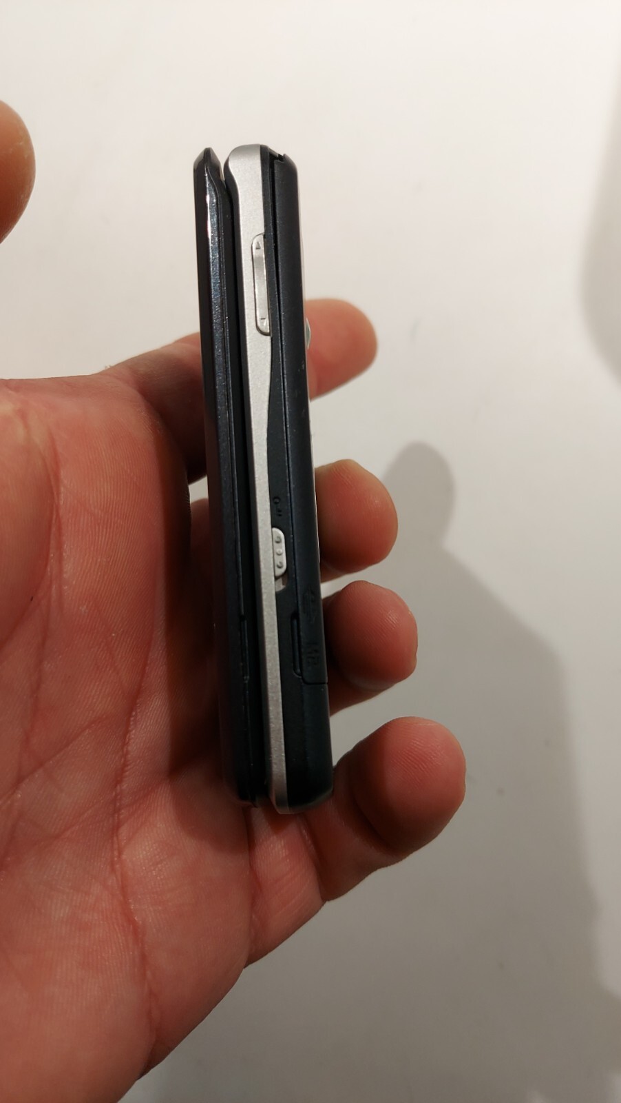 1026.Sony Ericsson W518a Black Very Rare – For Collectors – Unlocked