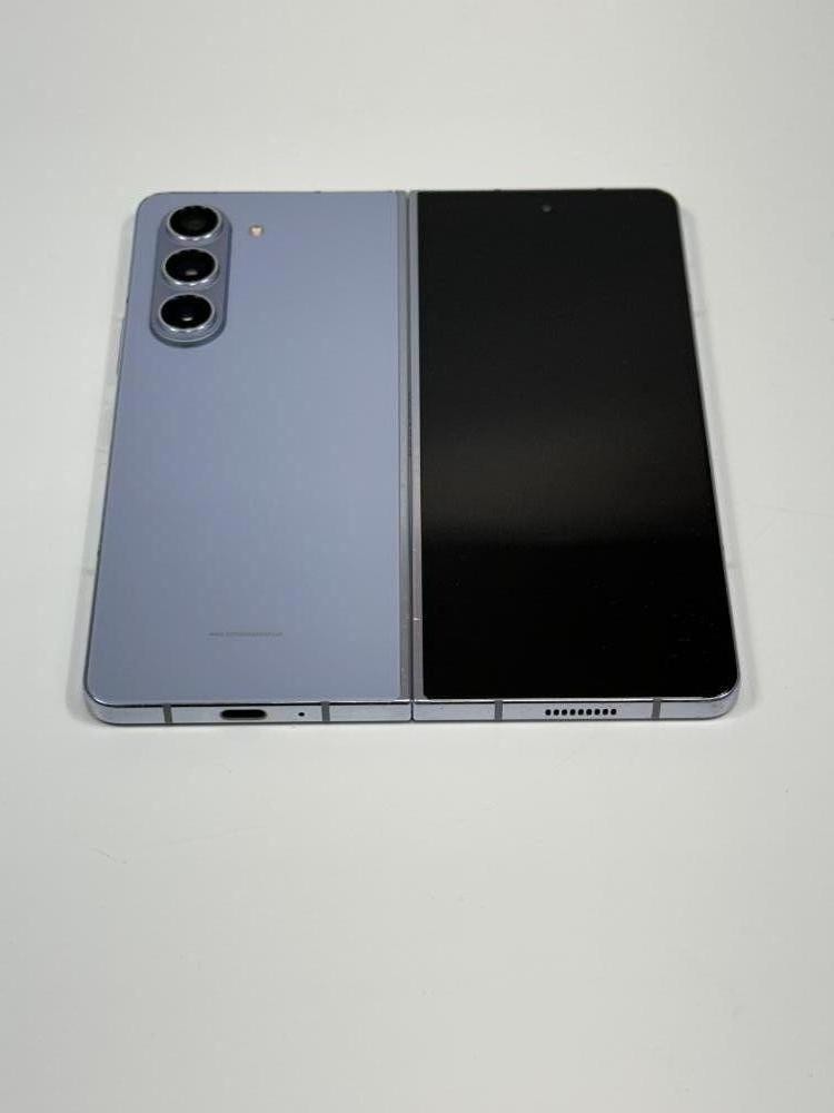 Samsung Galaxy Z Fold5 512GB SM-F946U Icy Blue (Unlocked) – Broken