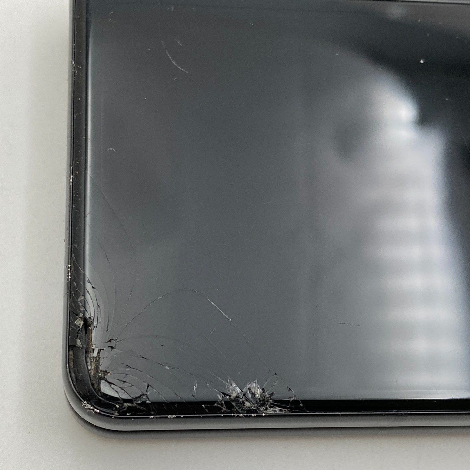 Samsung Galaxy Z Fold3 5G SM-F926U1 – 256GB Black (Unlocked)- CRACKED, DEFECTIVE