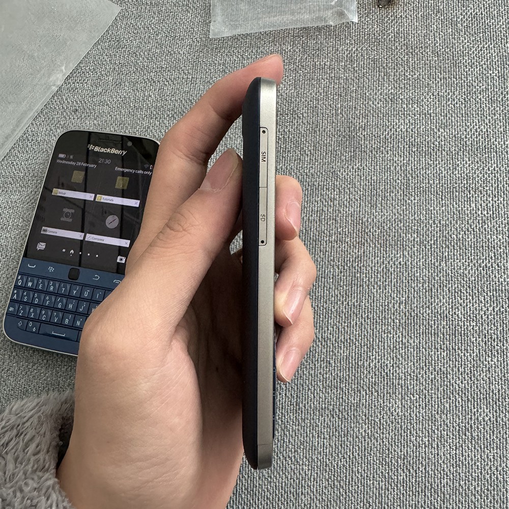 BlackBerry Classic Q20 16GB+2GB RAM Unlocked 4G LTE Qwerty Keyboard Mobile Phone