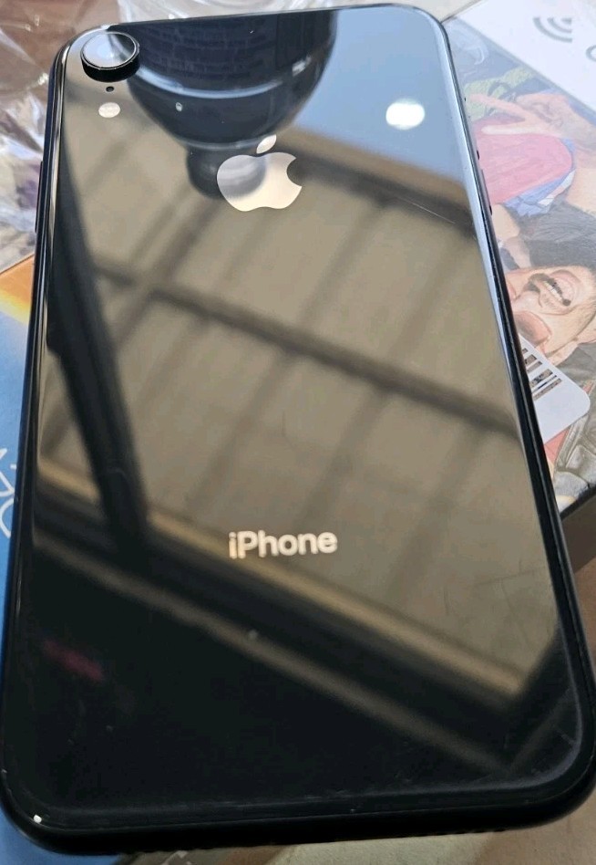 Apple iPhone XR – 64 GB – Black (Unlocked)