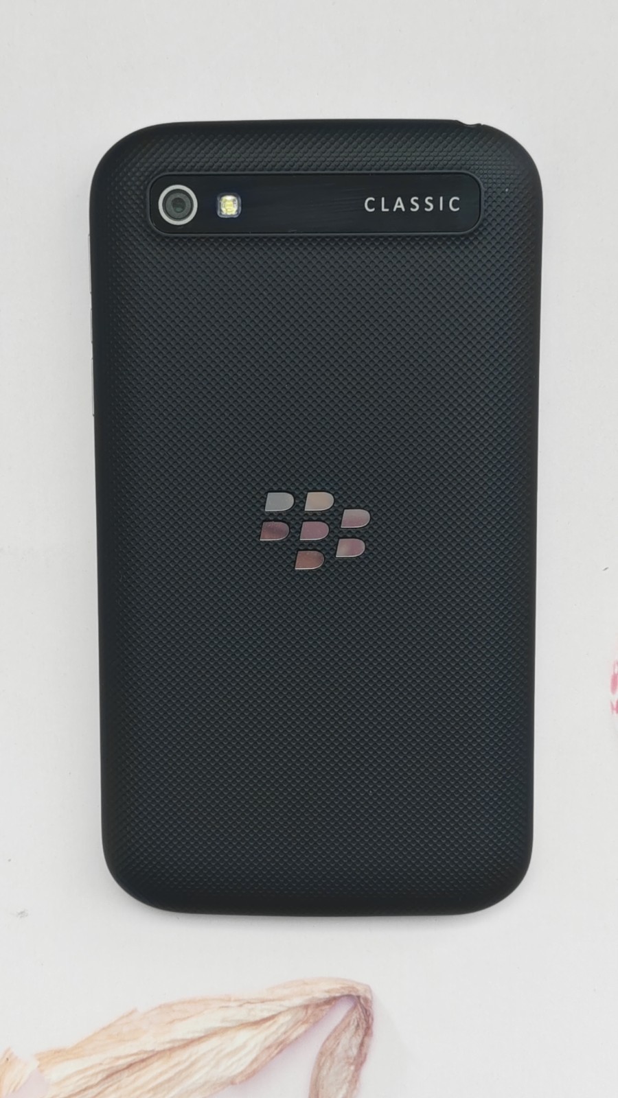 BlackBerry Classic Q20 16GB UNLOCKED Keyboard Smartphone Random Color