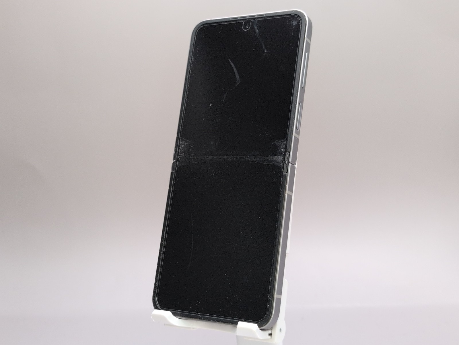 Samsung Galaxy Z Flip6 SM-F741U 256GB Silver Shadow AT&T Only W082828