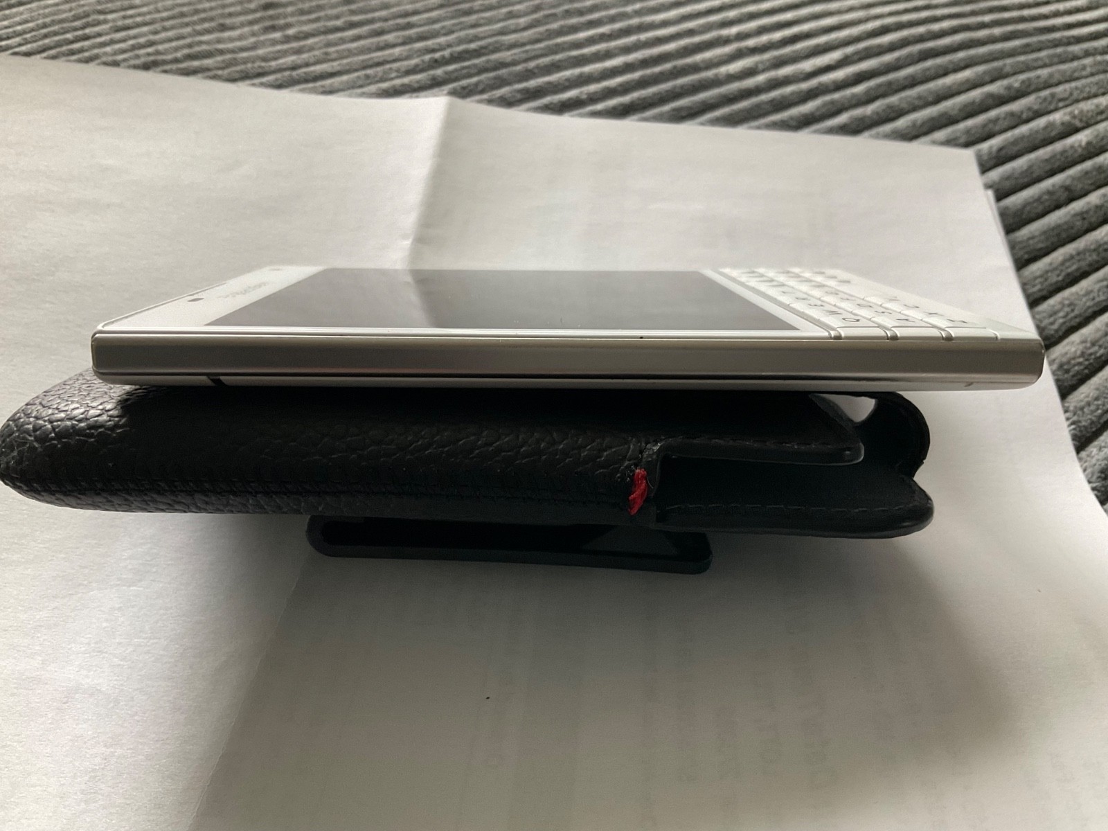 BlackBerry Passport Q30 White 32GB Factory UNLOCKED Keyboard Smartphone
