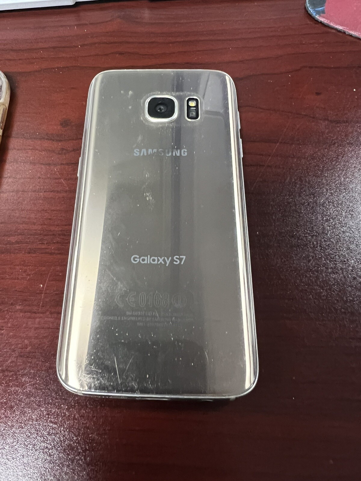 Samsung Galaxy S7 SM-G930U – 32GB – Gold Platinum (Unlocked)